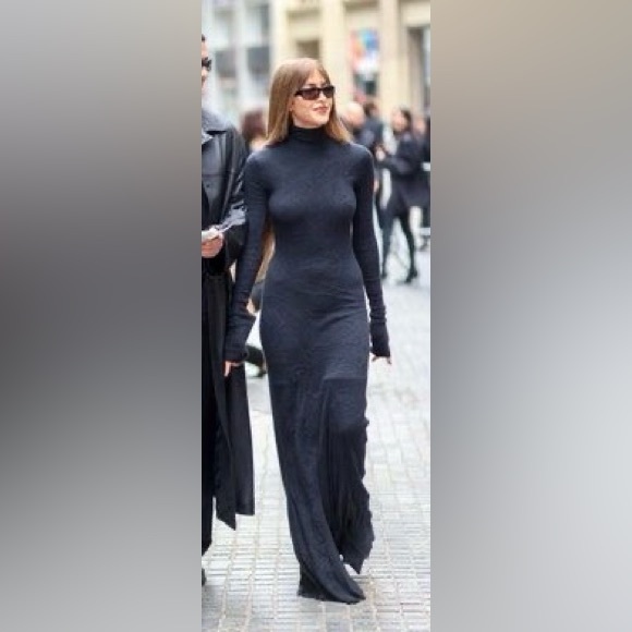 Balenciaga 2022 long dress. - Picture 4 of 14